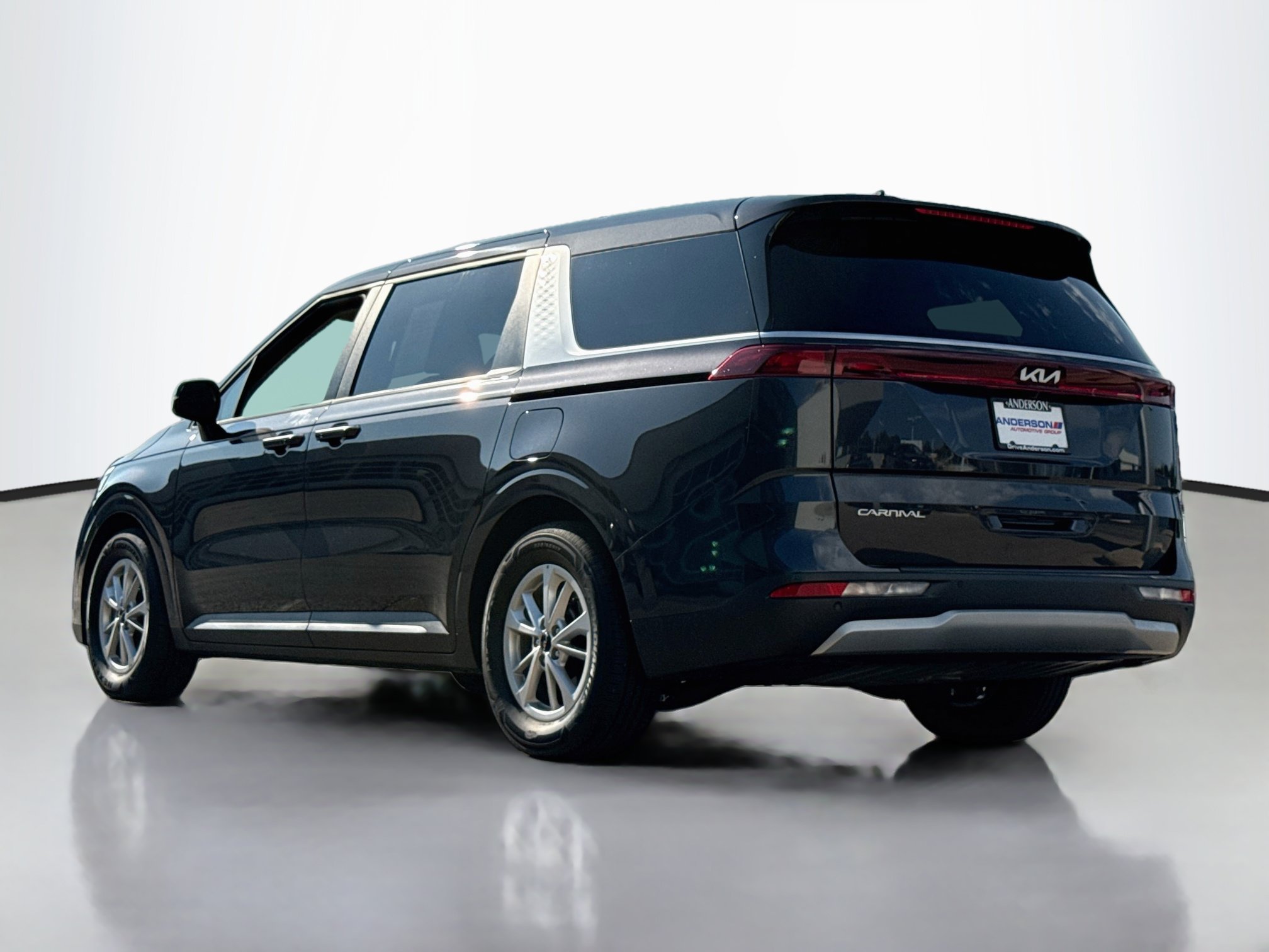 Used 2024 Kia Carnival LX FWD image 5