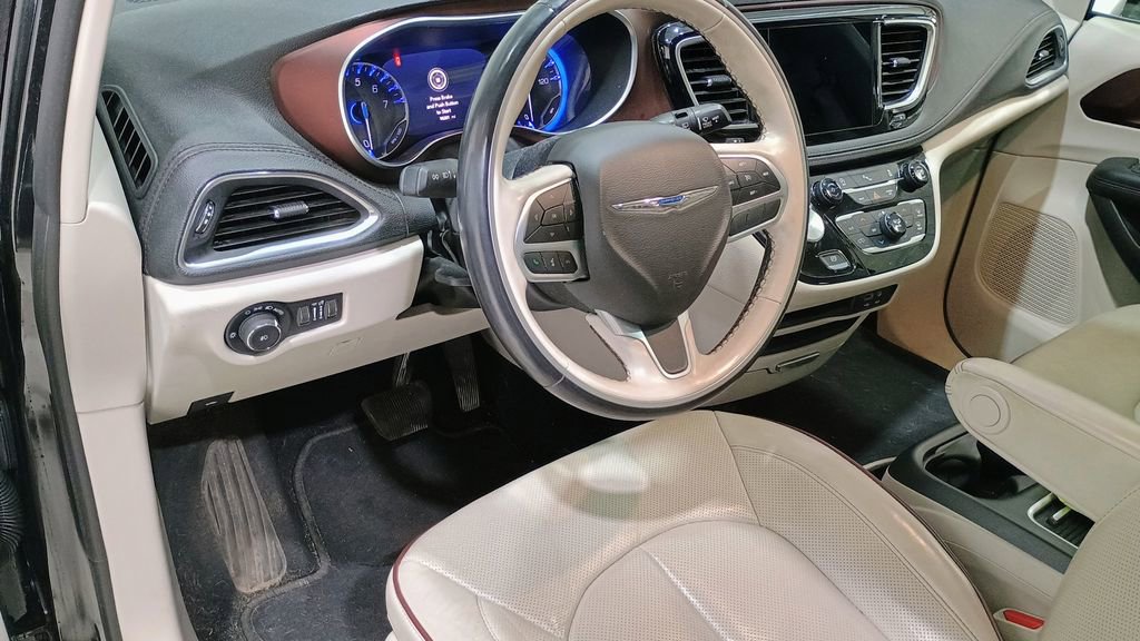 Used 2020 Chrysler Pacifica Limited image 10