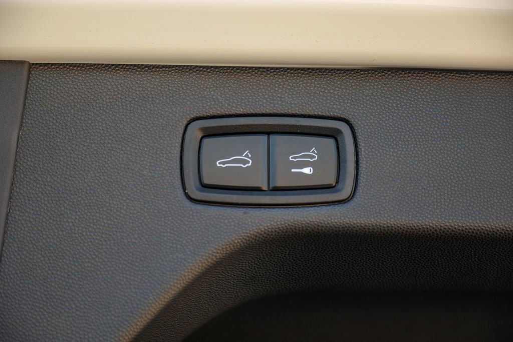 Certified 2025 Porsche Macan 4 Electric image 55