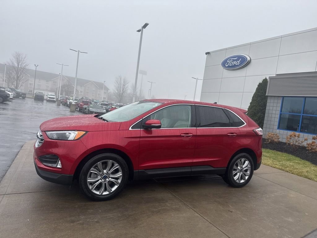 Certified 2022 Ford Edge Titanium w/ Class II Trailer Tow Package image 4