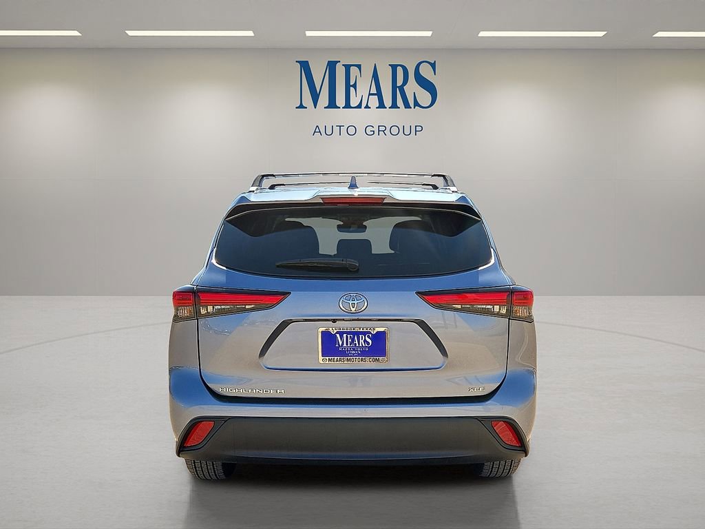 Used 2022 Toyota Highlander XLE image 4