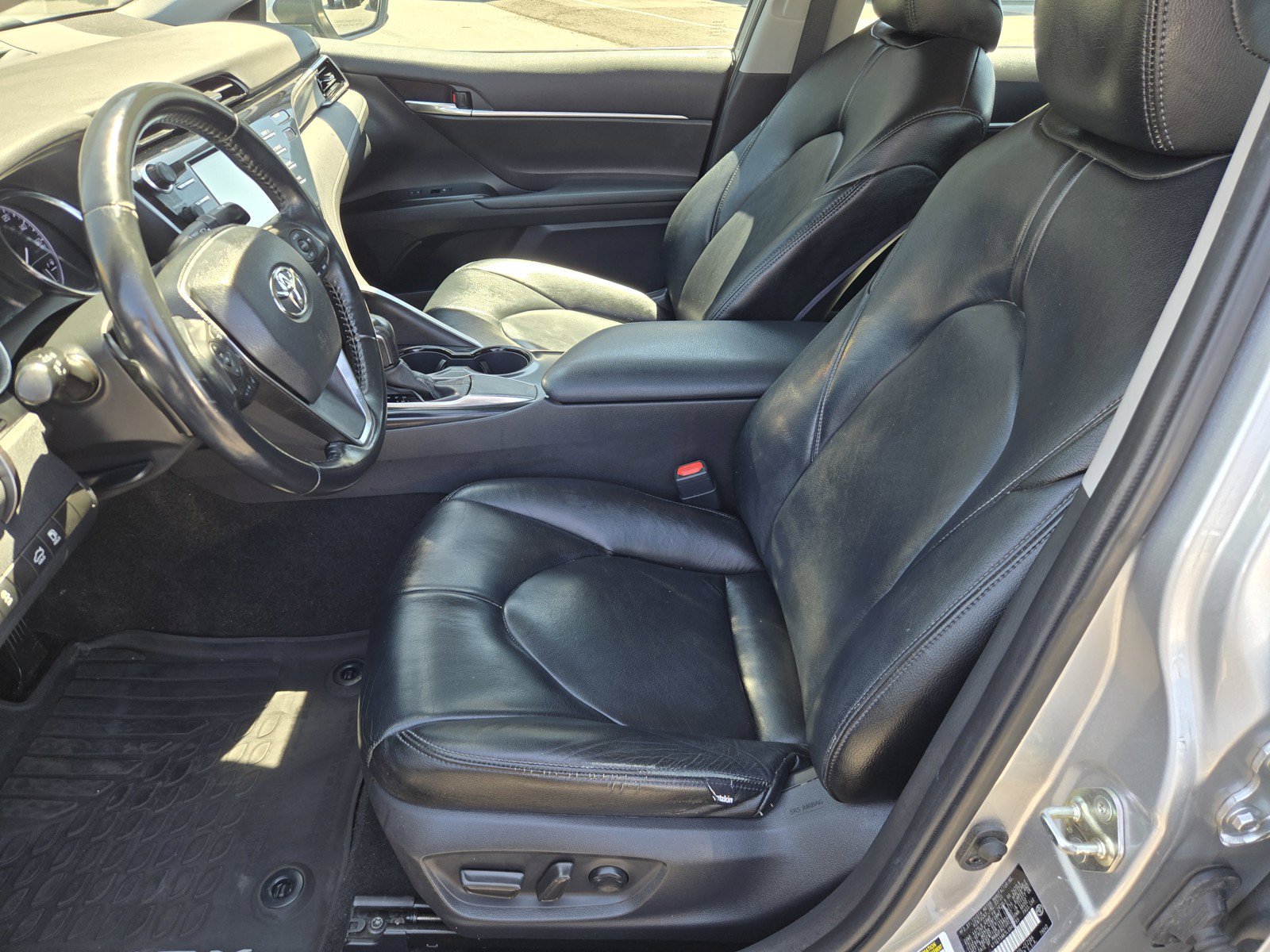 Used 2020 Toyota Camry SE FWD image 15