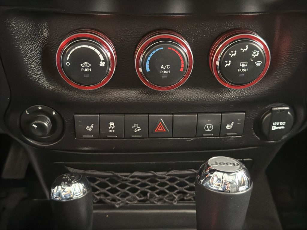 Used 2018 Jeep Wrangler Unlimited Rubicon w/ Cold Weather Group AWD/4WD image 26