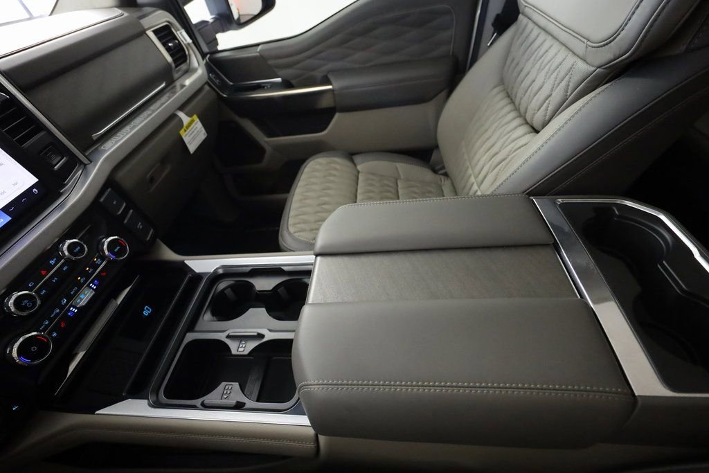 Used 2025 Ford F450 Platinum w/ Platinum Plus Package image 41