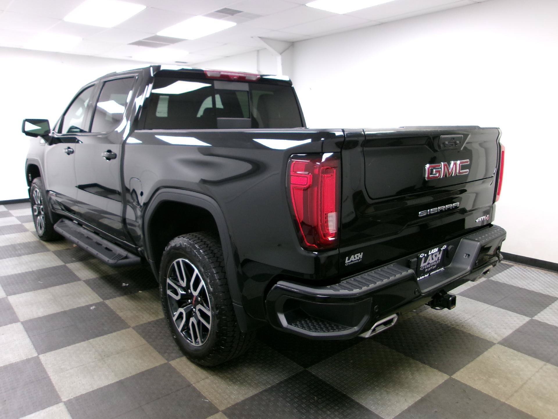 Used 2024 GMC Sierra 1500 AT4 w/ Technology Package AWD/4WD image 2