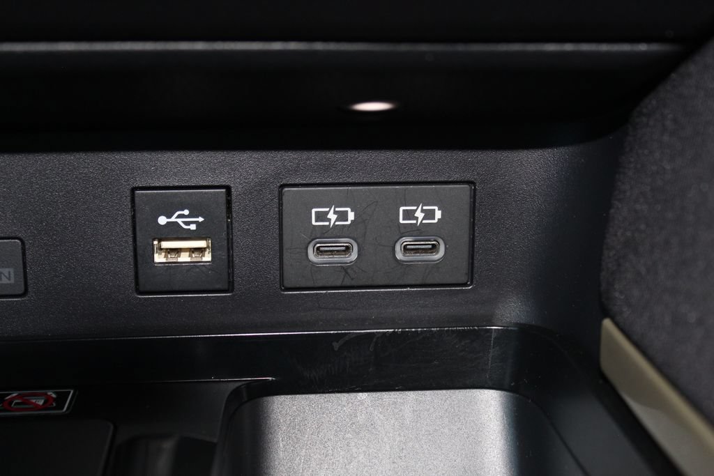 Used 2025 Toyota Camry LE FWD image 30