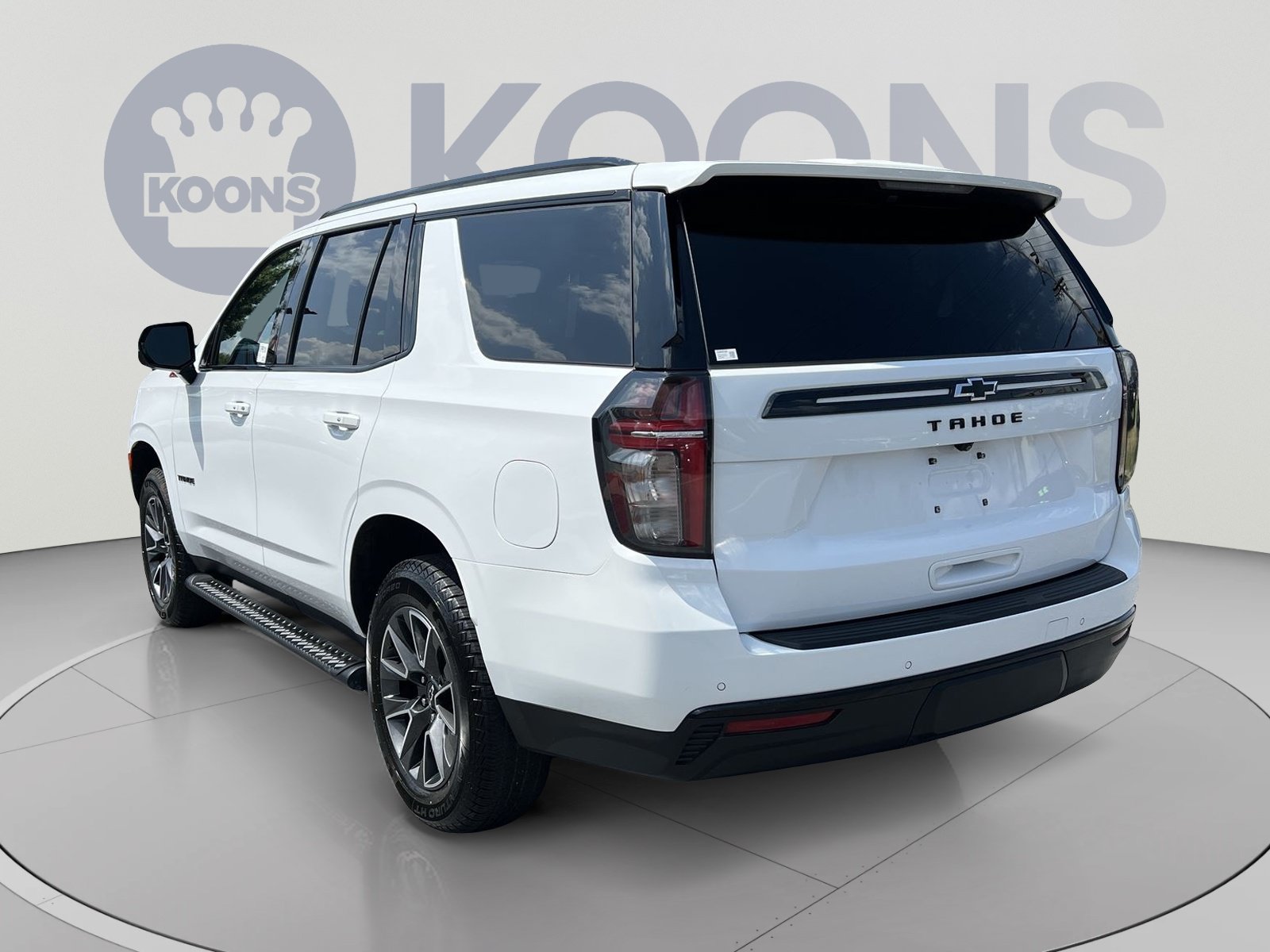 Used 2023 Chevrolet Tahoe Z71 w/ Luxury Package AWD/4WD image 4