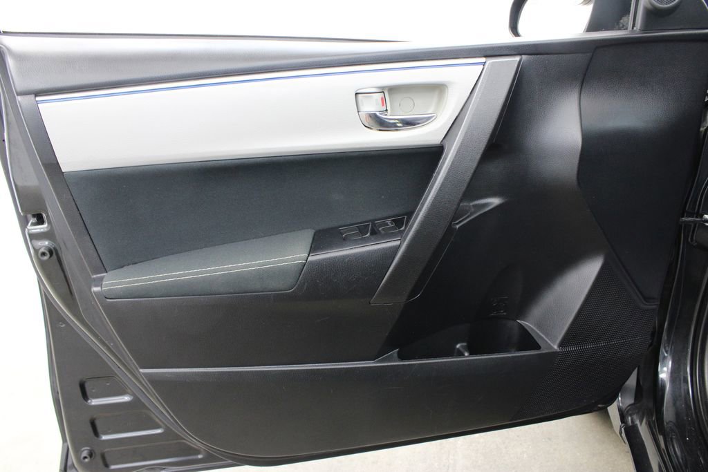 Used 2016 Toyota Corolla LE FWD image 14