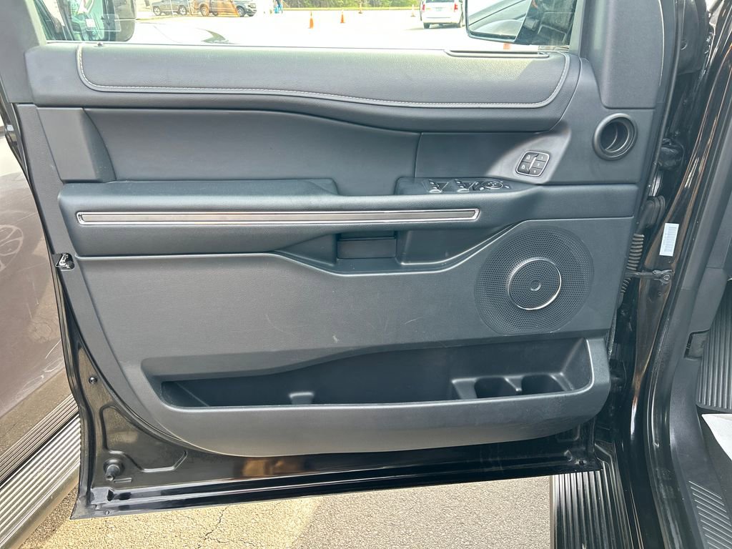 Used 2024 Ford Expedition Max XLT image 12