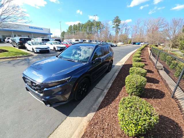 Used 2025 Honda CR-V Sport image 3