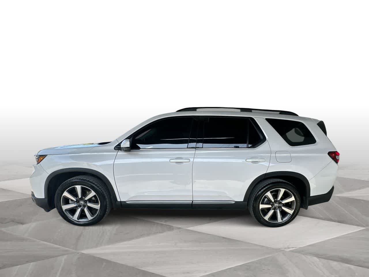 Used 2025 Honda Pilot Touring image 5