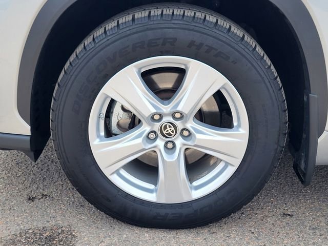 Used 2022 Toyota Highlander LE AWD/4WD image 10