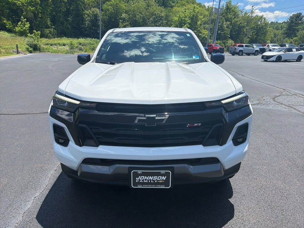Used 2024 Chevrolet Colorado Z71 w/ Z71 Convenience Package 2 AWD/4WD image 3