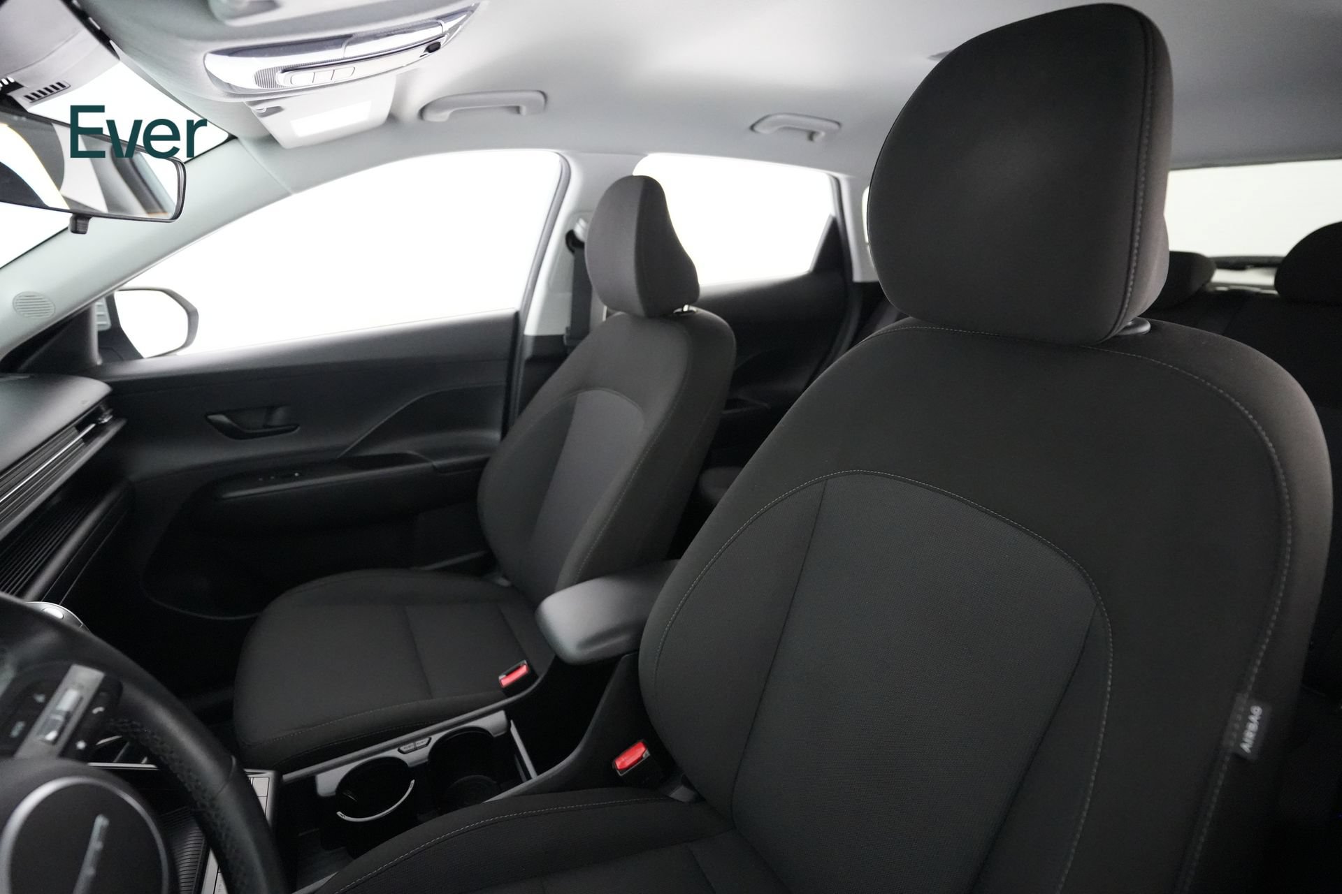 Used 2024 Hyundai Kona SEL FWD image 4