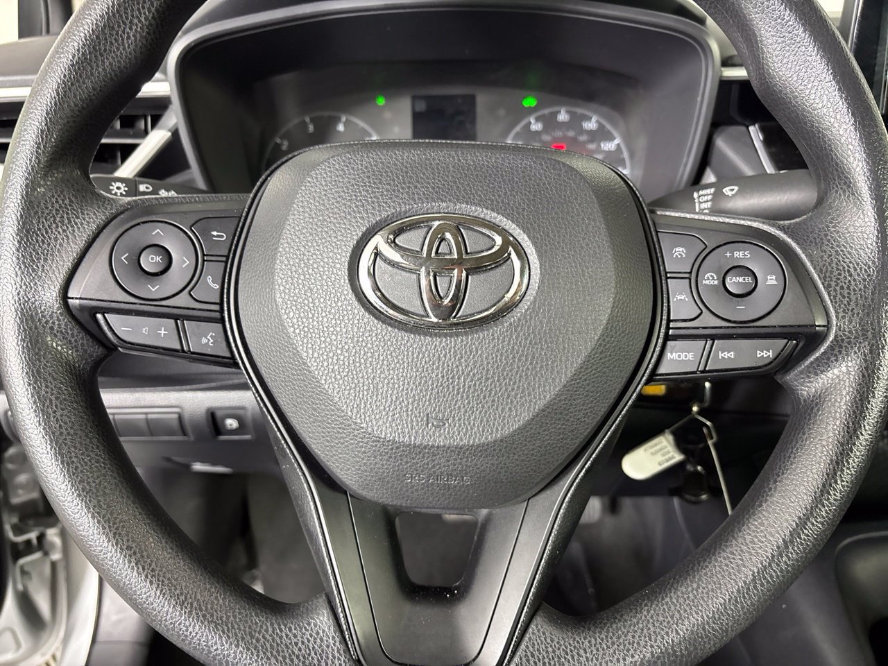 Used 2025 Toyota Corolla LE FWD image 16