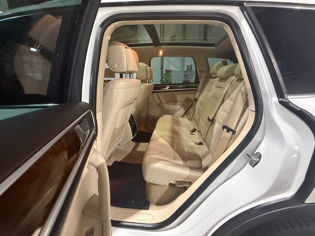 Used 2014 Volkswagen Touareg TDI image 15