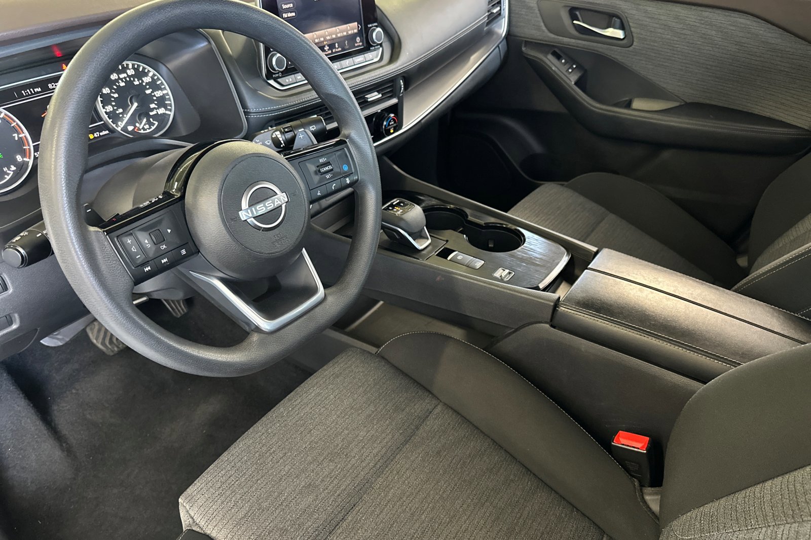 Used 2023 Nissan Rogue SV image 10