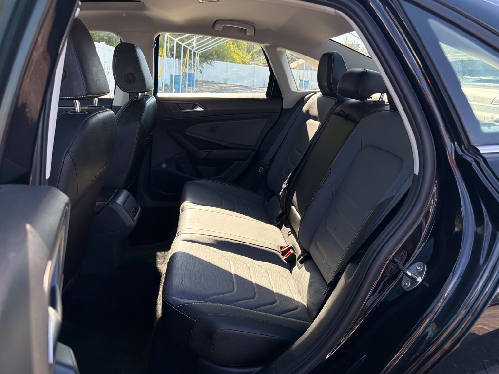 Used 2025 Volkswagen Jetta SEL FWD image 29
