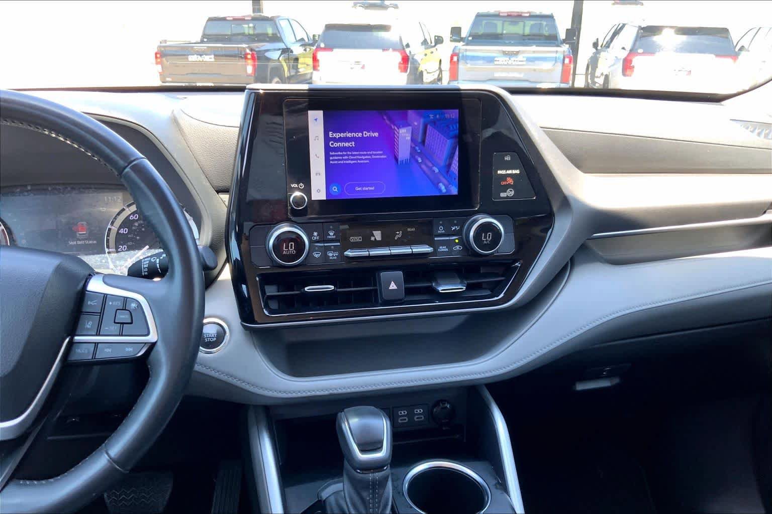 Used 2023 Toyota Highlander LE FWD image 7