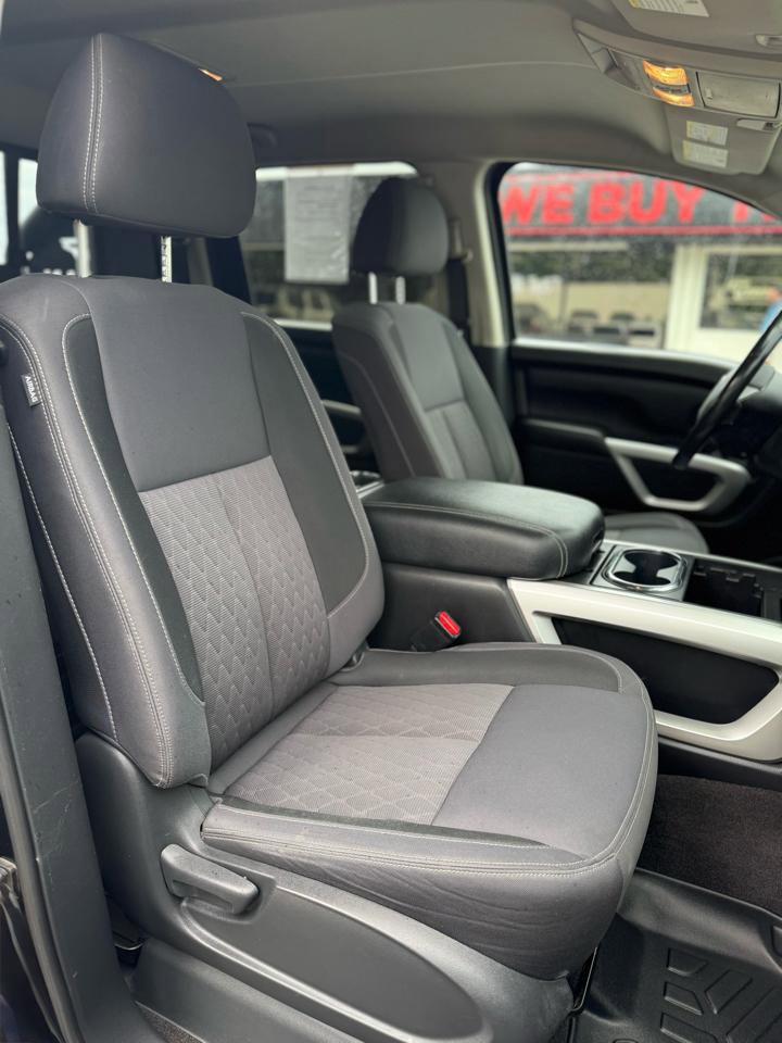 Used 2021 Nissan Titan SV w/ SV Convenience Package AWD/4WD image 12