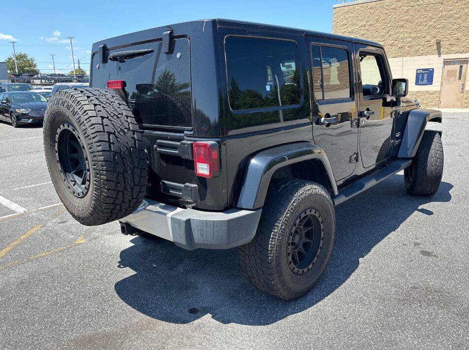 Used 2014 Jeep Wrangler Unlimited Sahara w/ Connectivity Group AWD/4WD image 3