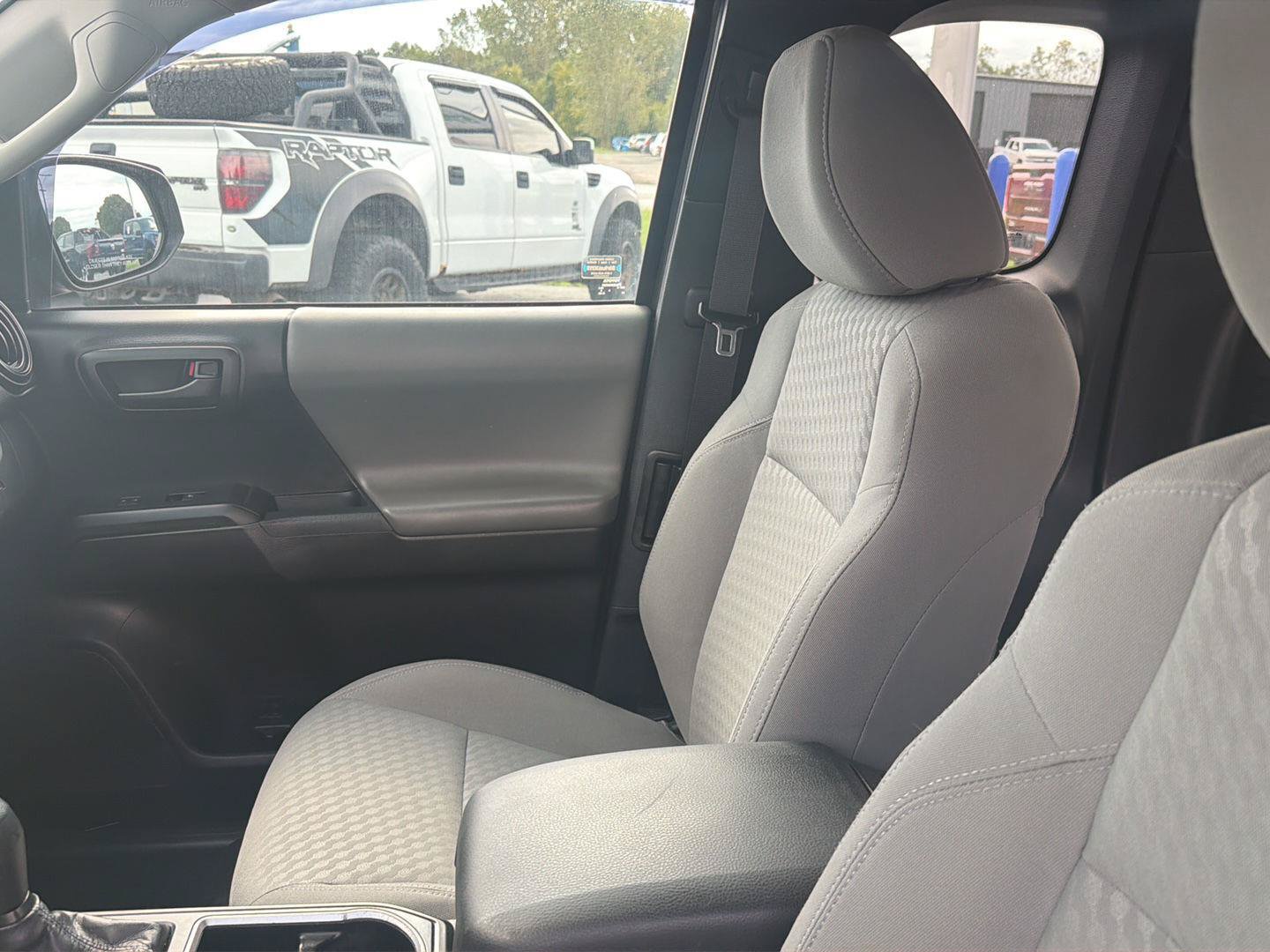 Used 2020 Toyota Tacoma SR AWD/4WD image 14