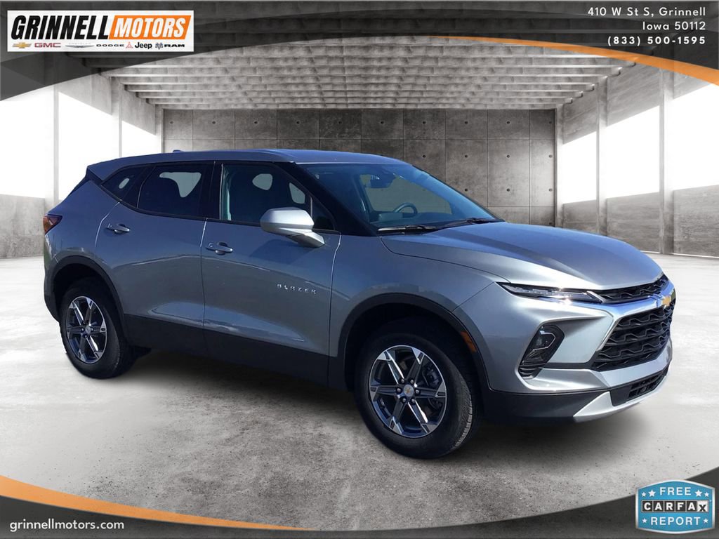 Used 2025 Chevrolet Blazer LT image 3
