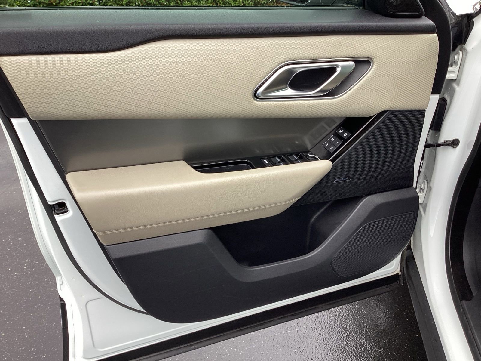 Used 2019 Land Rover Range Rover Velar S image 27