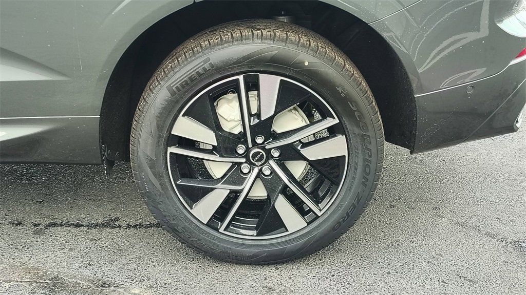 New 2026 Volvo XC60 B5 Plus w/ Climate Package image 27