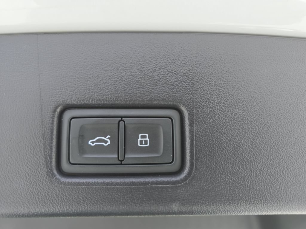 Used 2023 Audi Q4 e-tron Prestige AWD/4WD image 28
