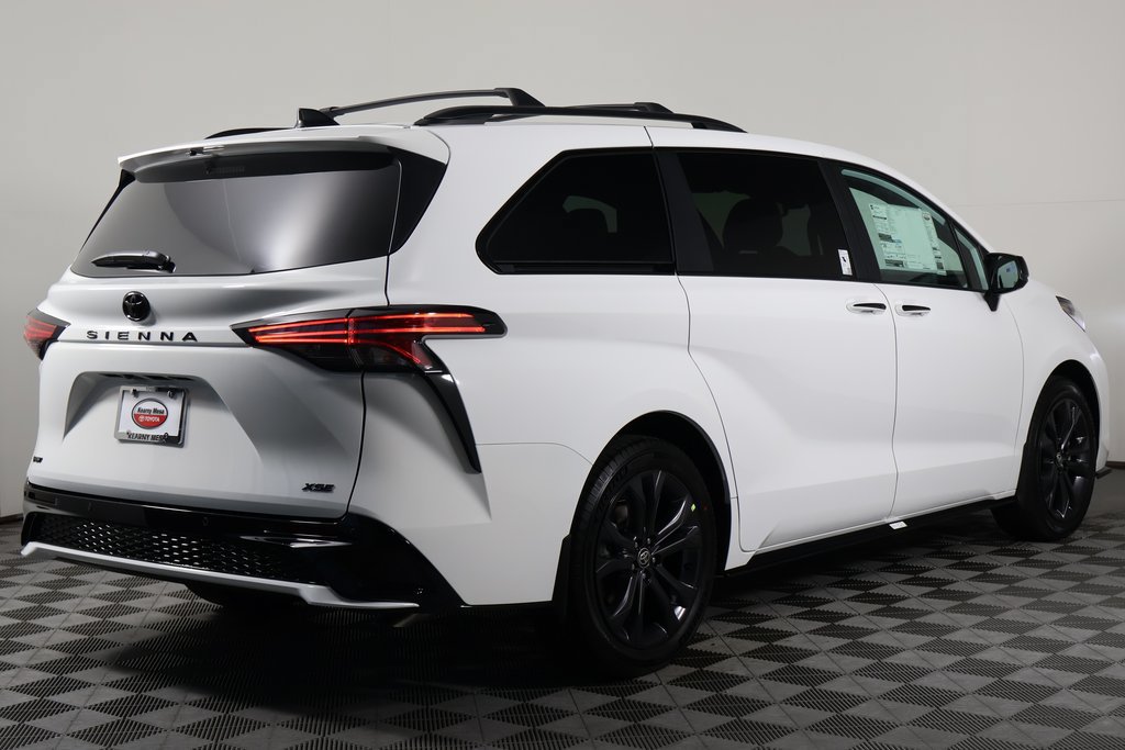 New 2026 Toyota Sienna XSE FWD image 2