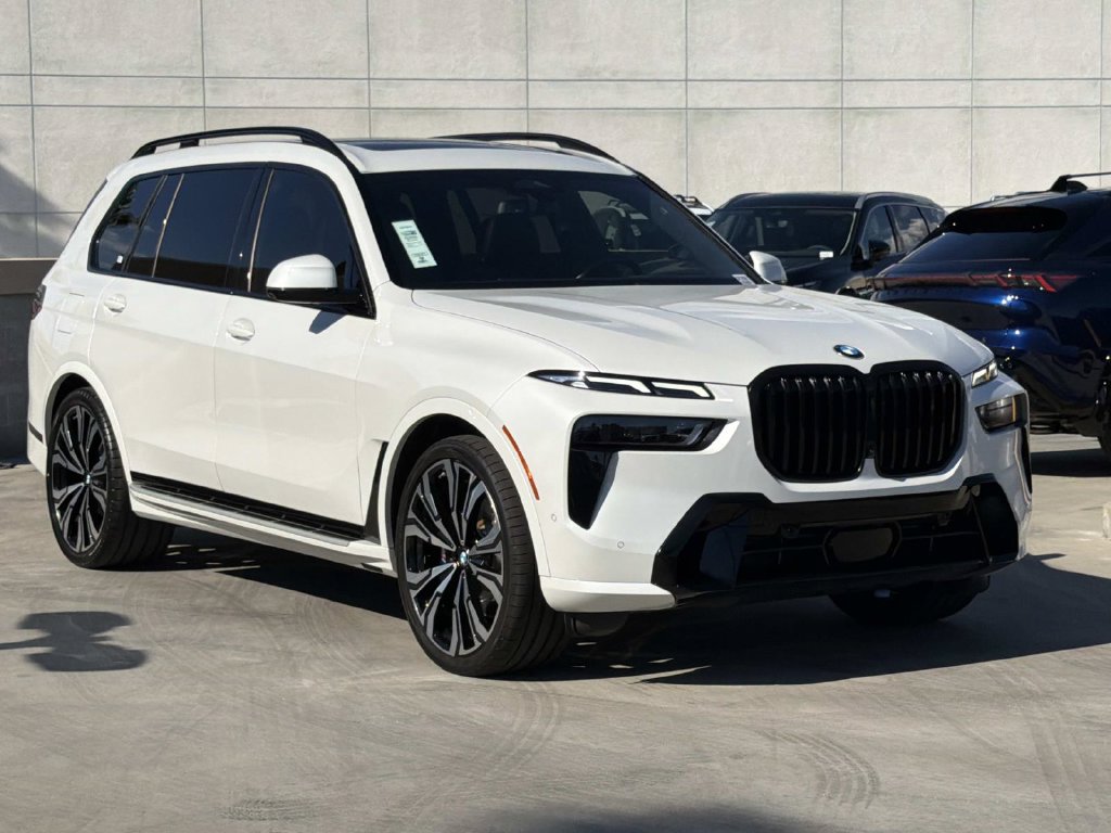 Used 2024 BMW X7 xDrive40i w/ M Sport Package AWD/4WD image 2
