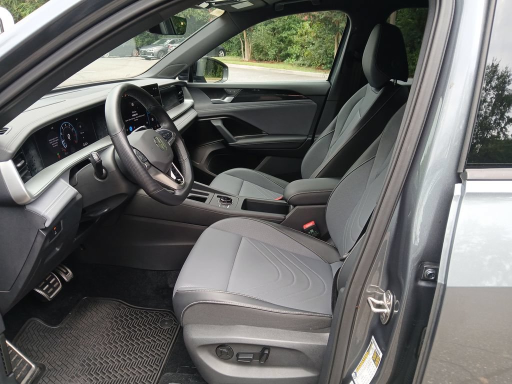 Used 2026 Volkswagen Tiguan SE R-Line FWD image 11
