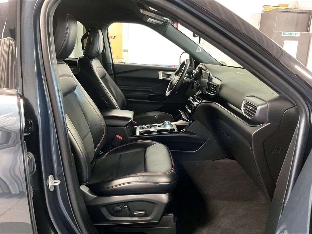 Used 2023 Ford Explorer ST-Line AWD/4WD image 11