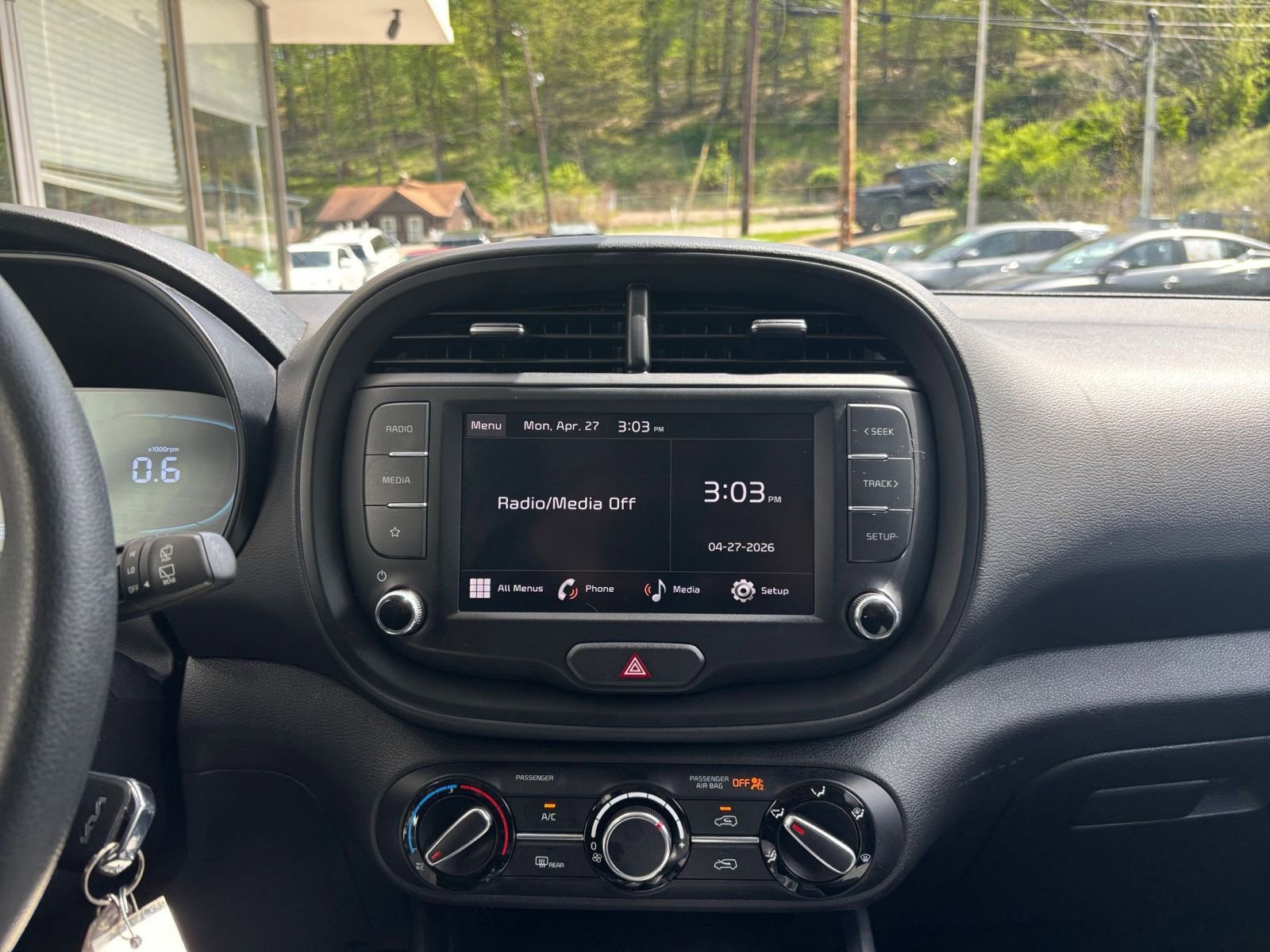 Used 2025 Kia Soul LX w/ LX Technology Package FWD image 17