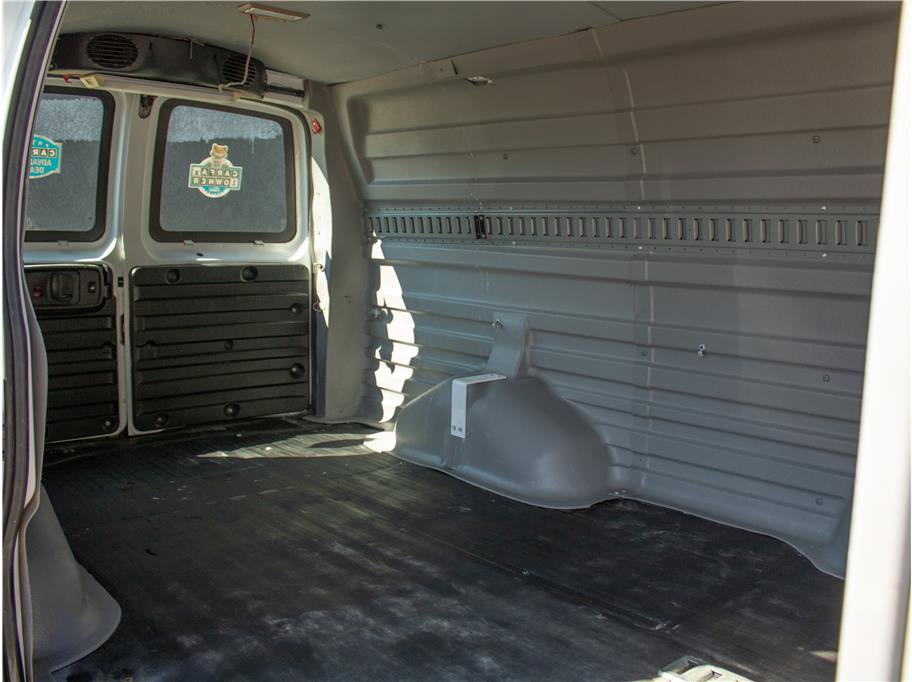 Used 2014 Chevrolet Express 2500 RWD image 10
