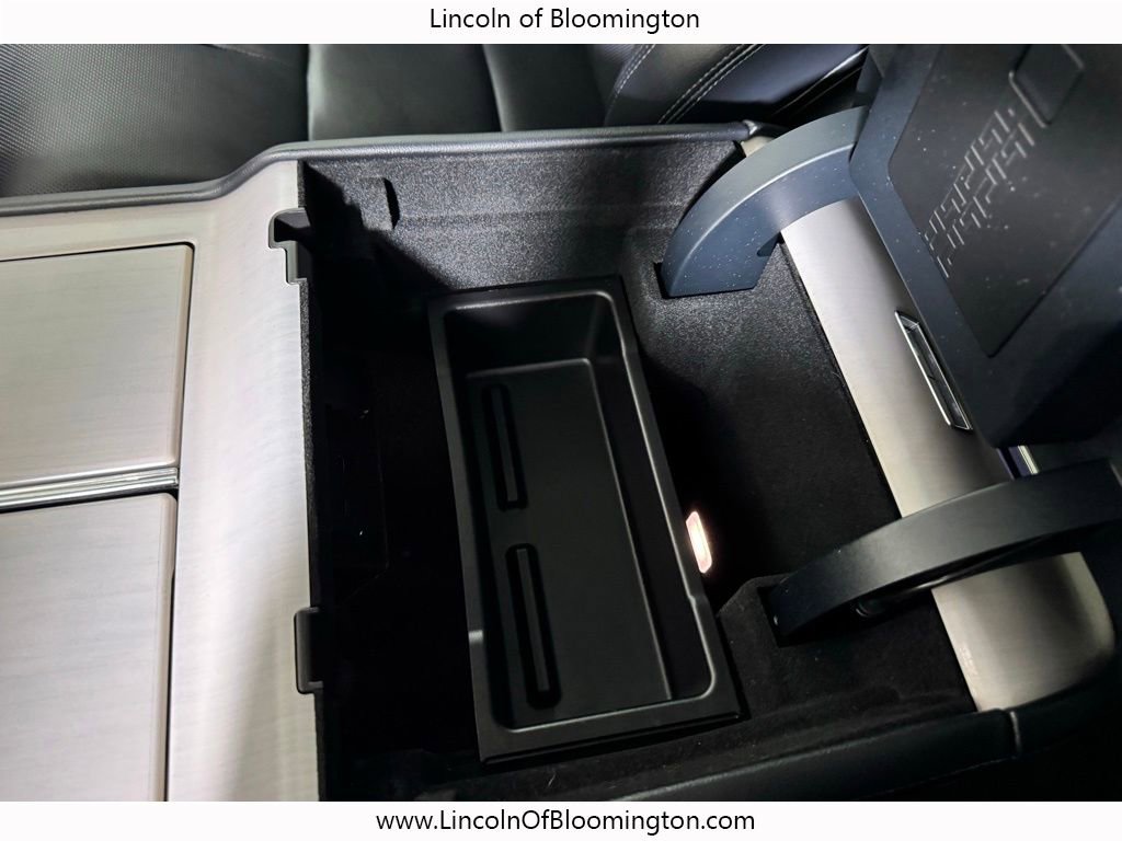 Used 2025 Lincoln Navigator L Reserve image 34