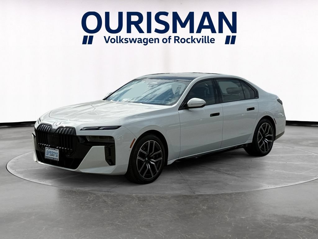Used 2023 BMW 740i w/ Parking Assistance Package RWD image 2