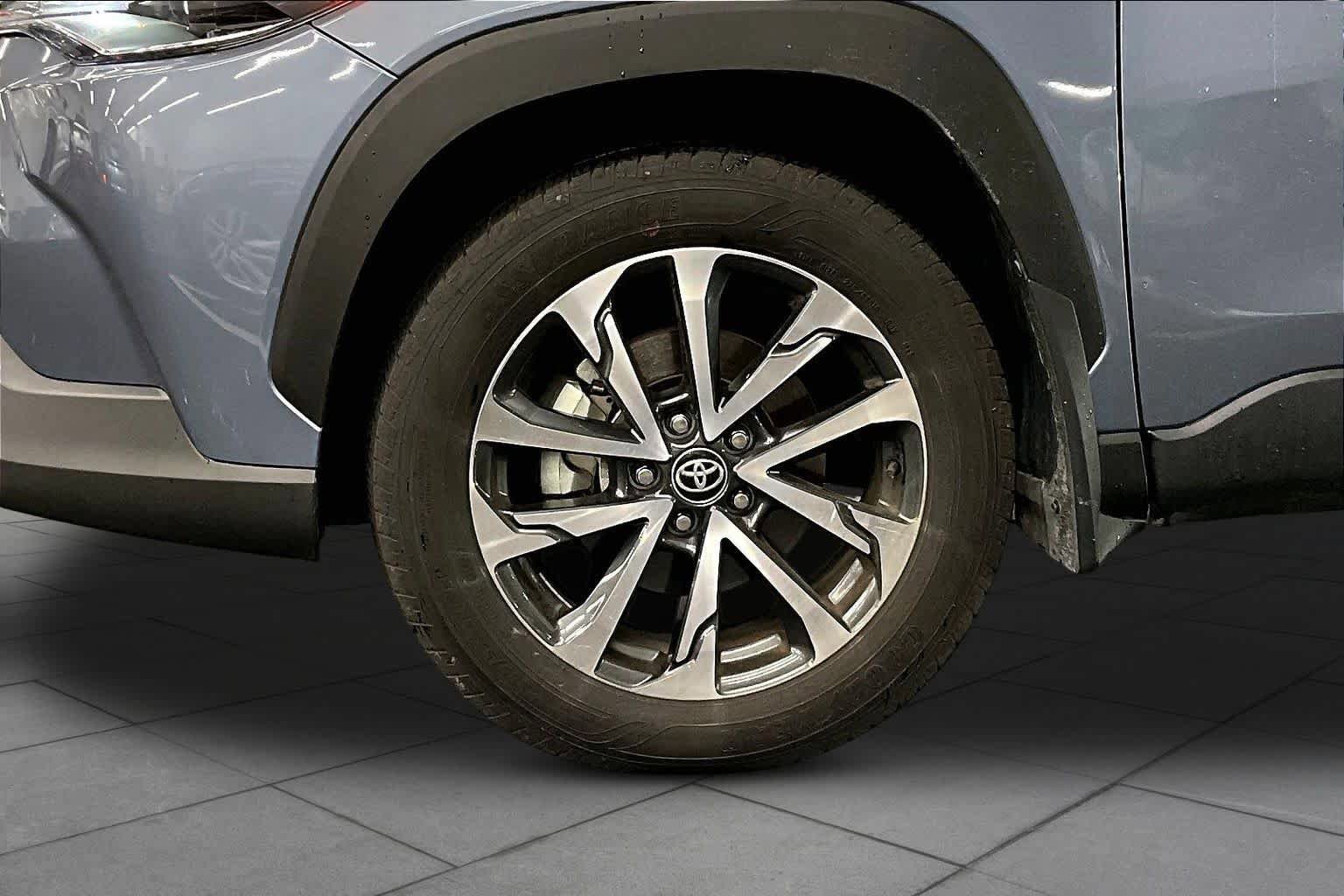 Used 2024 Toyota Corolla Cross XLE w/ Convenience Package FWD image 10