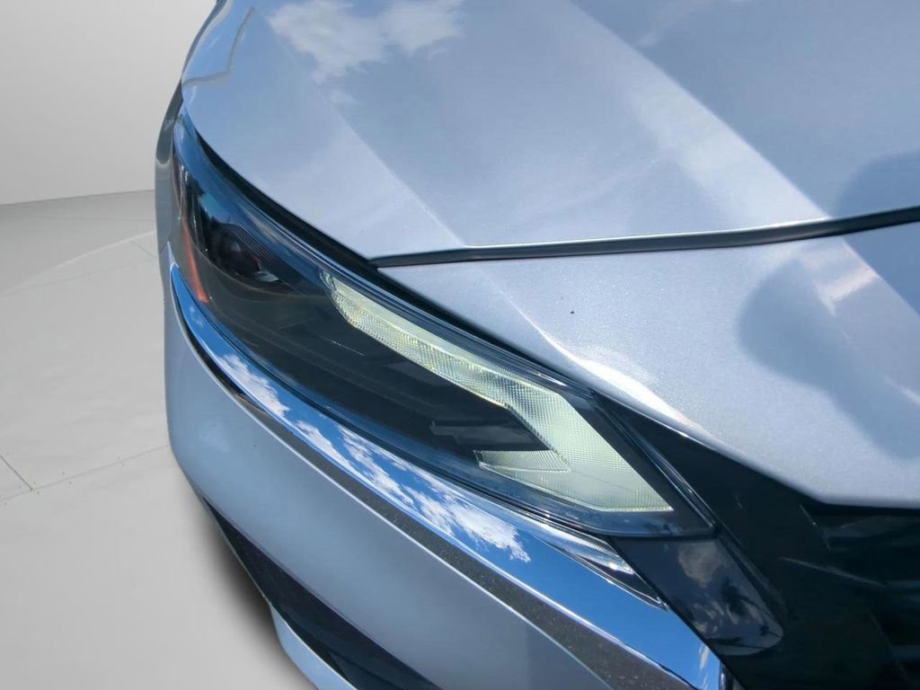 Used 2024 Nissan Altima 2.5 SV image 10