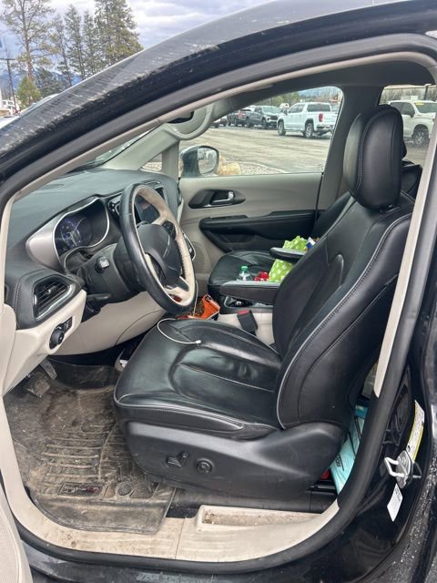 Used 2019 Chrysler Pacifica Limited image 3