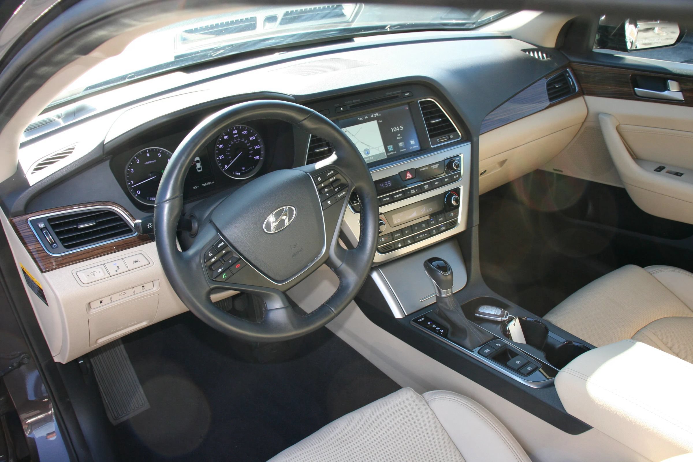 Used 2016 Hyundai Sonata Limited w/ Option Group 05 FWD image 3