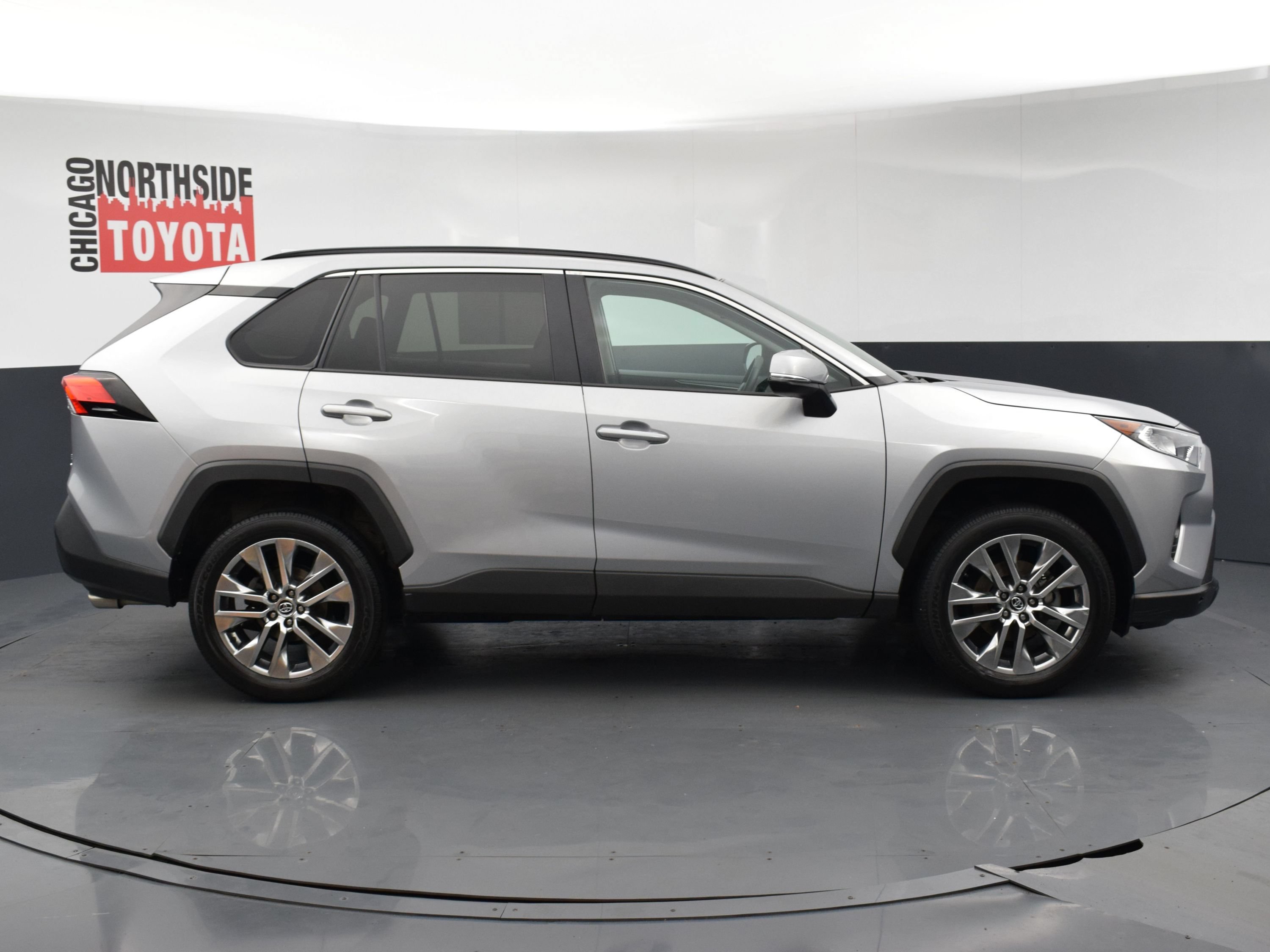 Used 2020 Toyota RAV4 XLE Premium AWD/4WD image 5