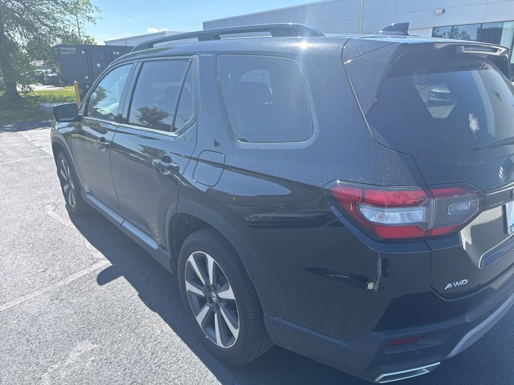 Used 2024 Honda Pilot Touring image 4