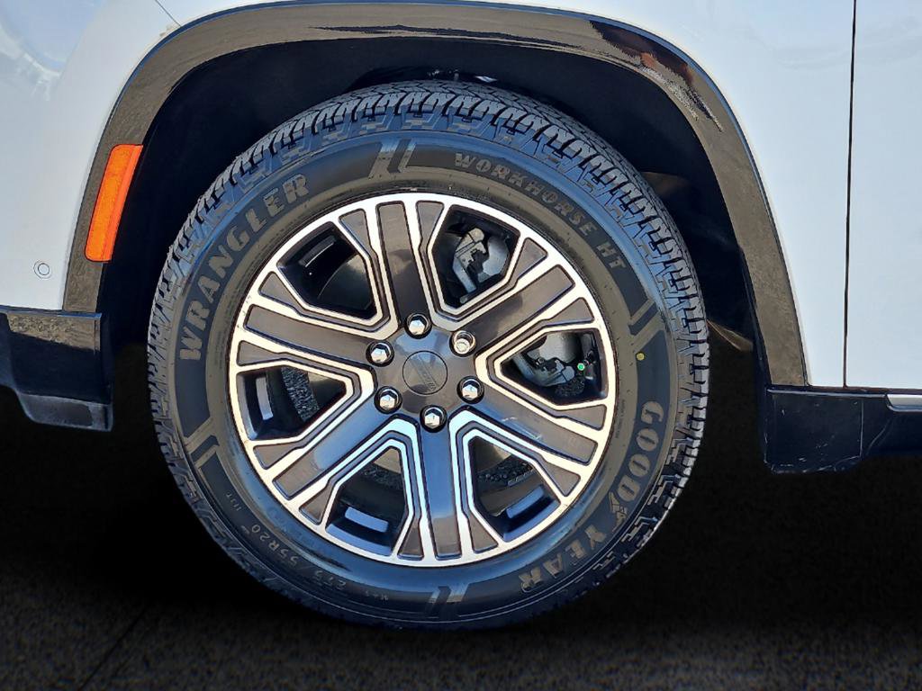 Used 2024 Jeep Wagoneer L Series II w/ Flexible Seating Group image 8