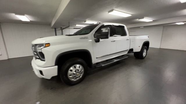 Certified 2024 Chevrolet Silverado 3500 High Country w/ Technology Package AWD/4WD image 4