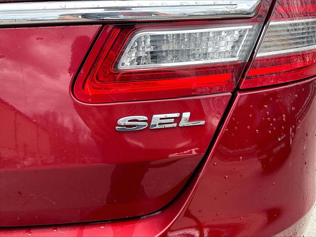 Used 2015 Ford Taurus SEL w/ Equipment Group 201A image 8