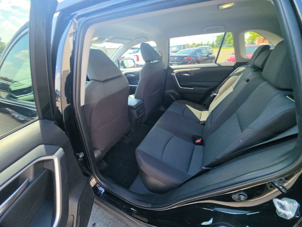Used 2025 Toyota RAV4 XLE AWD/4WD image 27