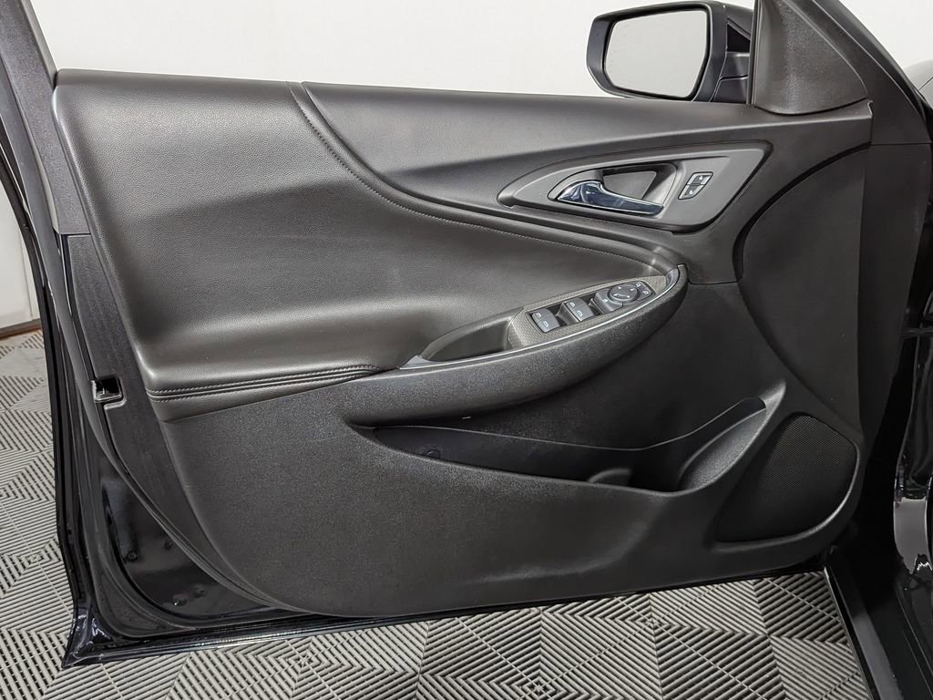 Used 2020 Chevrolet Malibu LT w/ Leather Package FWD image 14