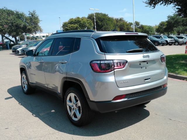 Used 2023 Jeep Compass Latitude AWD/4WD image 11